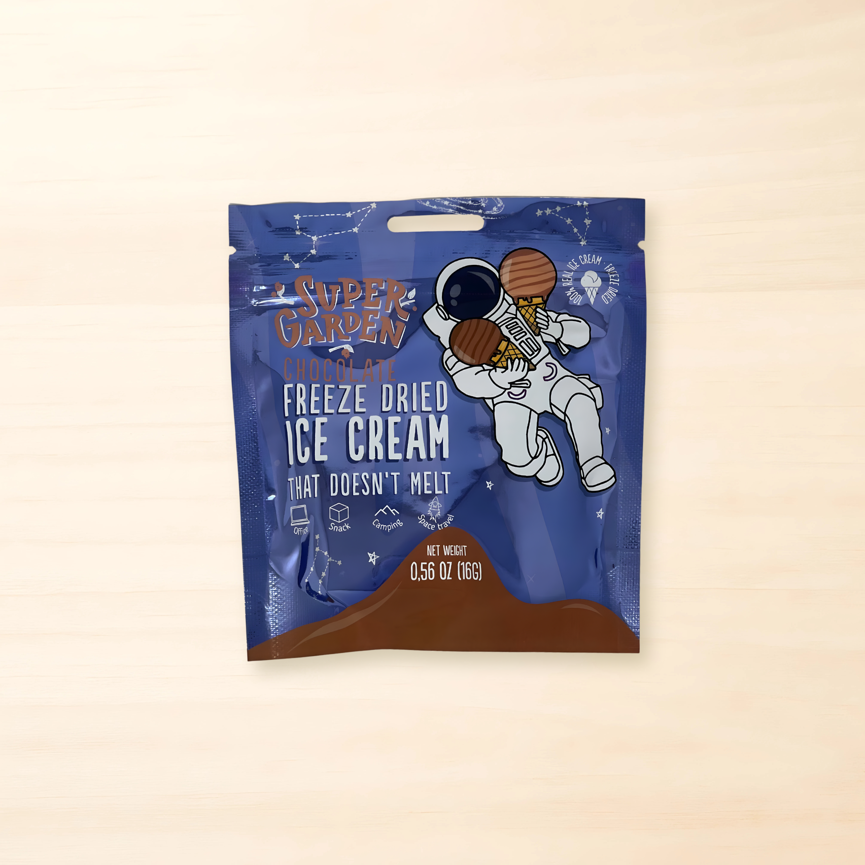 Super Garden „Chocolate Freeze Dried Ice Cream“ im violetten Beutel mit Astronauten-Motiv