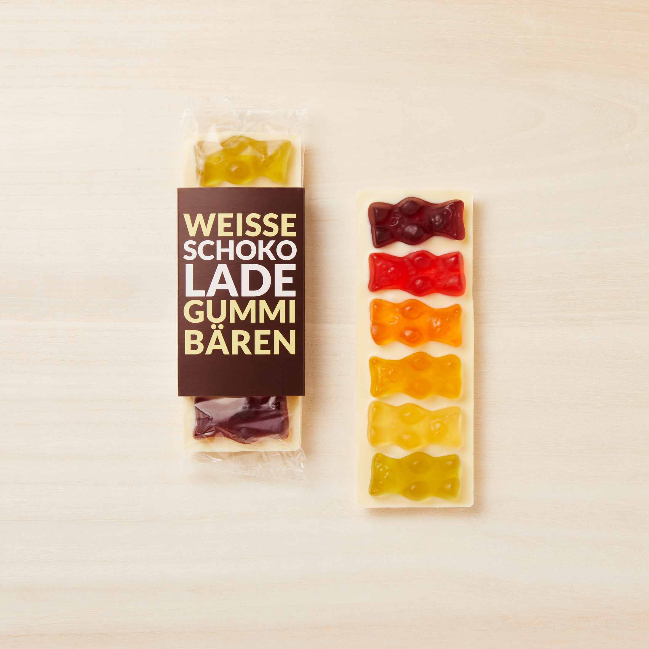 Schokoladentafel aus weißer Schokolade mit Gummibären im Chocoversum
