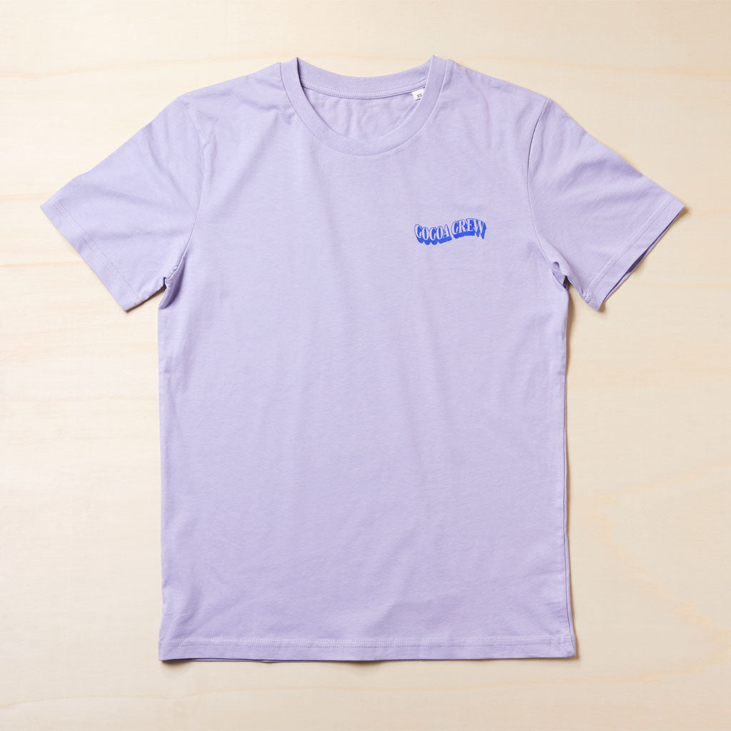 fliederfarbenes T-Shirt Vorderseite mit lila Aufdruck Cocoa Crew auf der linken Seite