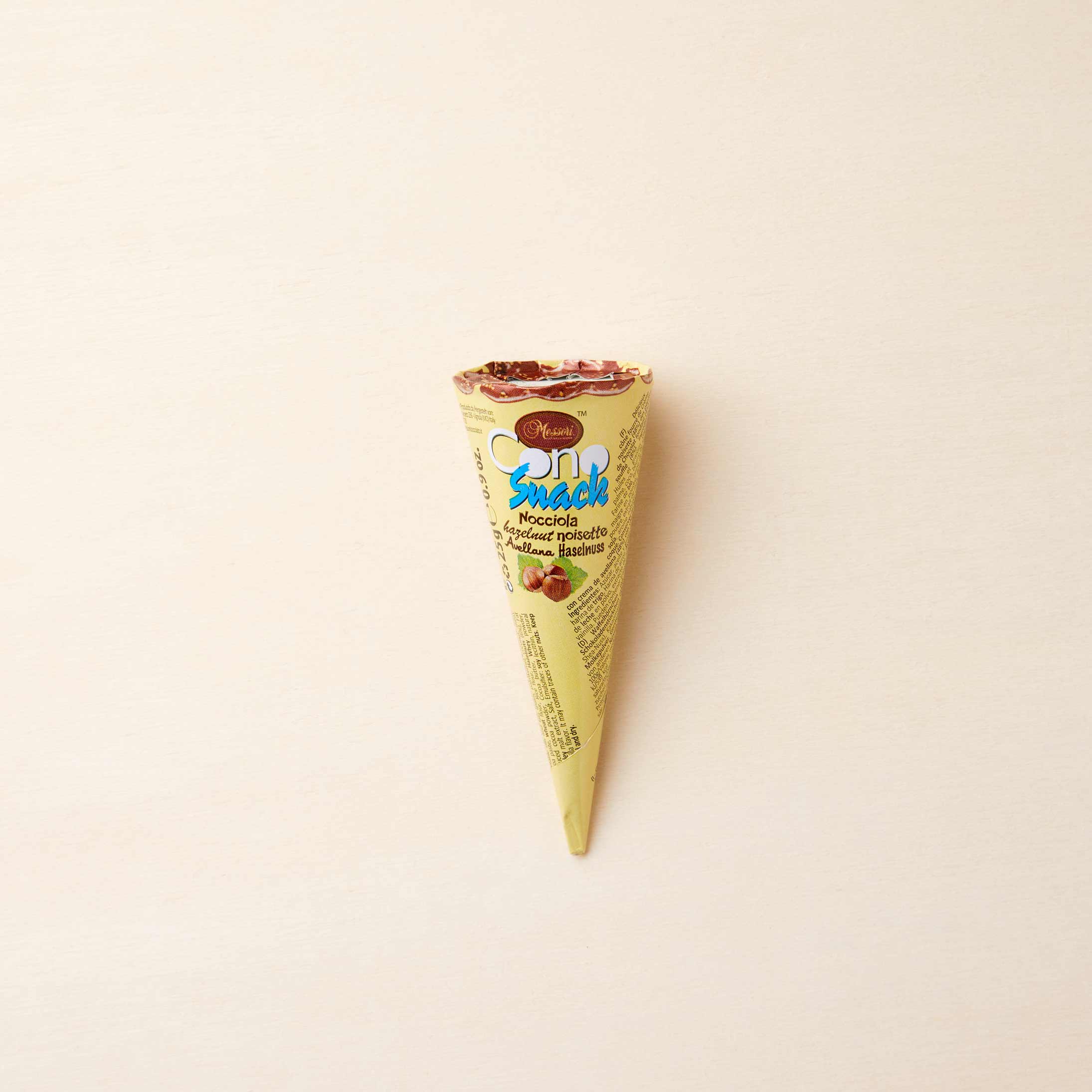 Waffelhörnchen mit dunkler Schokolade, Haselnusscreme & Puffreis von Messori